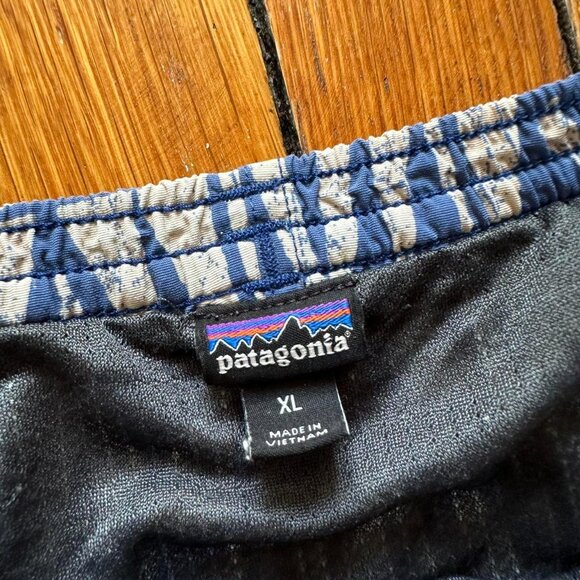 2000s Patagonia Swim Trunks Shorts Men‎ XL Blue Cream Geometric Fish Beachwear - Picture 5 of 7